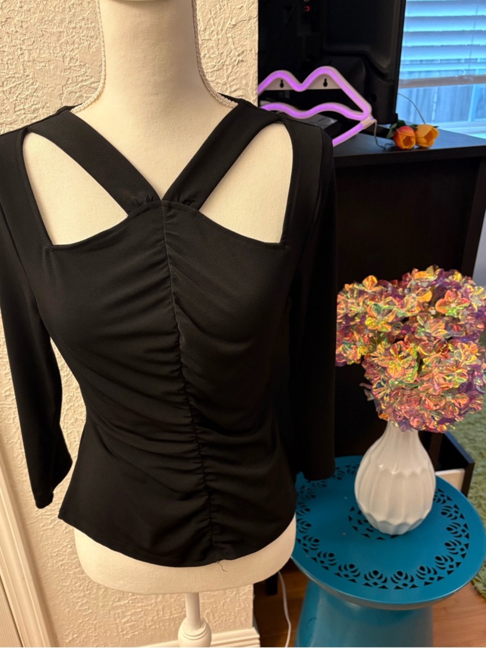 BOLD elements Black Ruched Cutout Long Sleeve Top